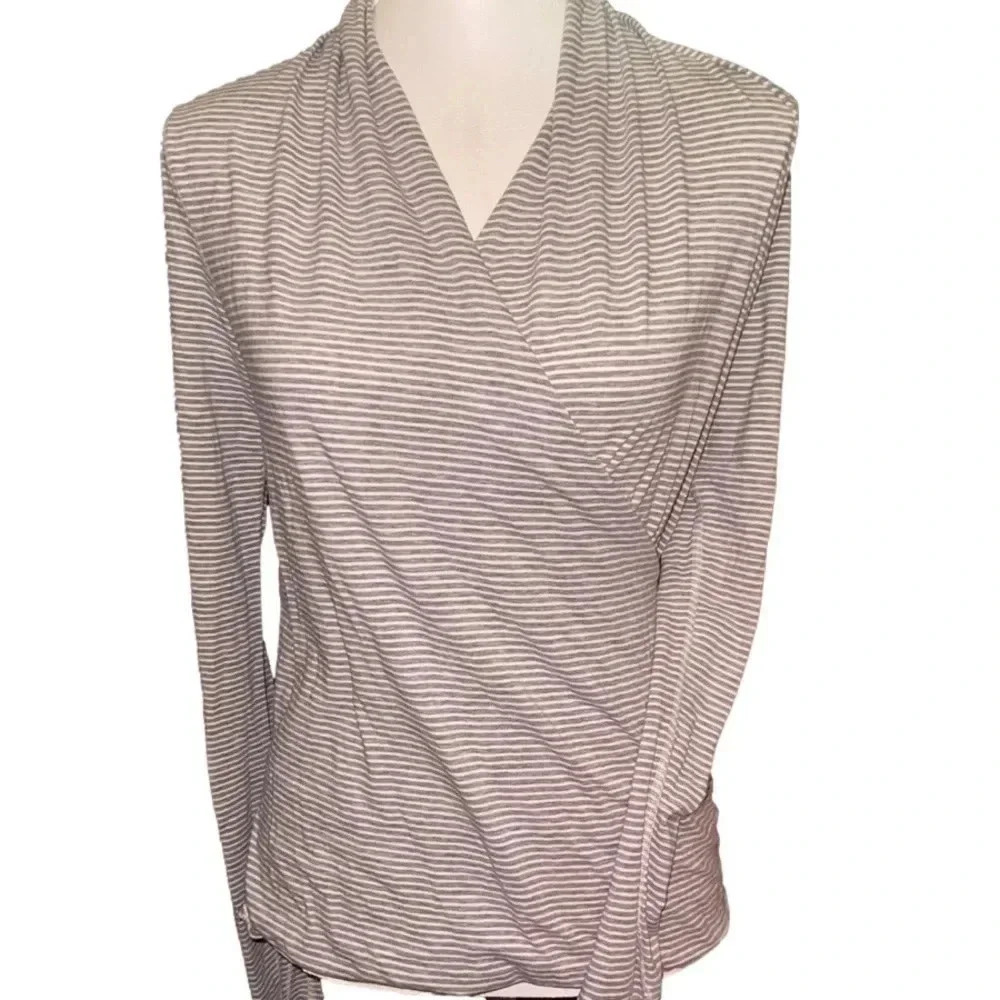 206 Lululemon radiant long sleeve top